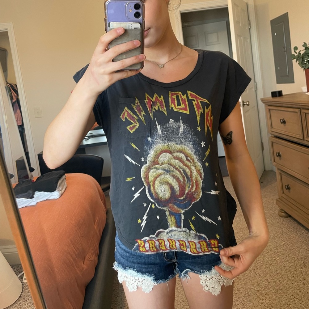Graphic tee